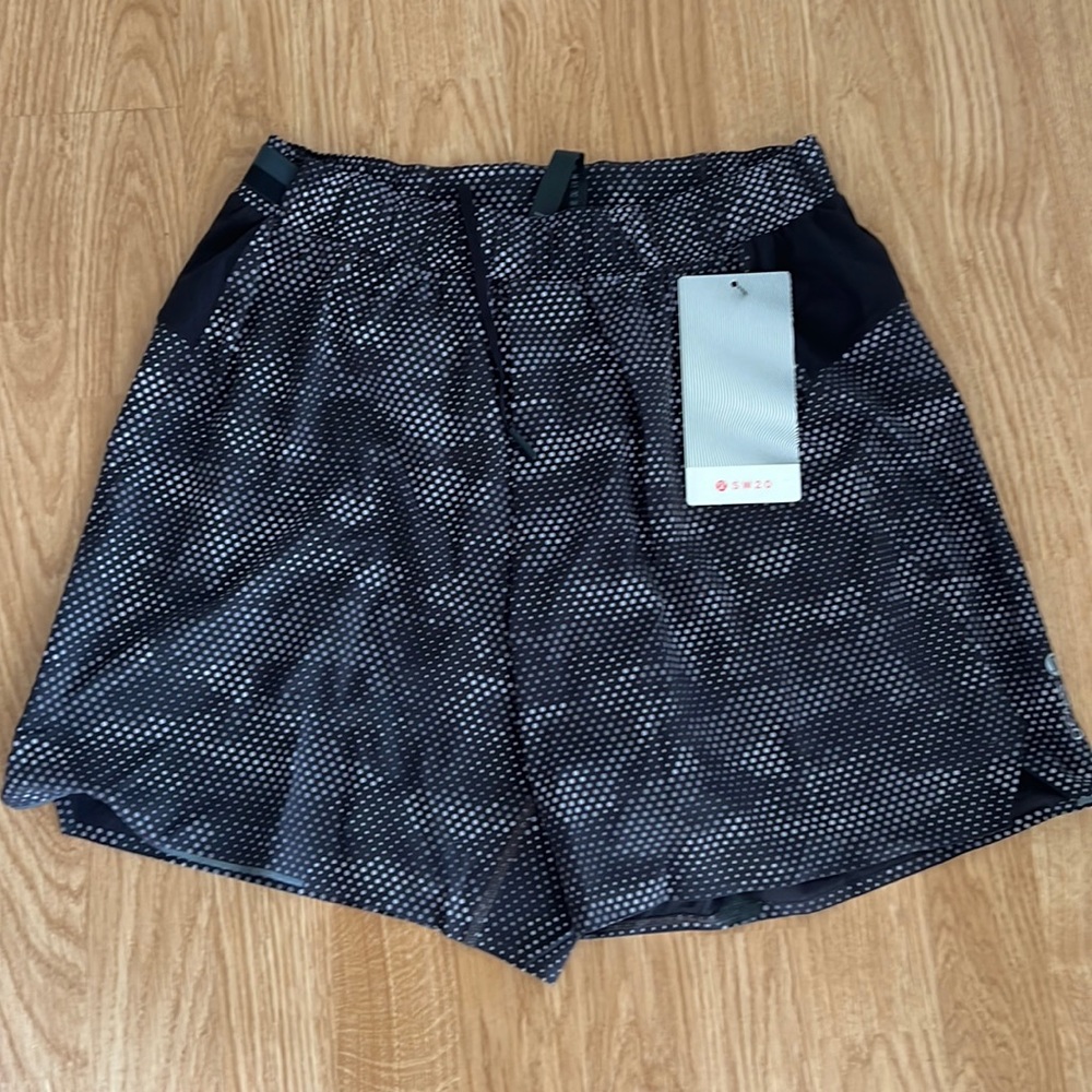 BRAND NWT Lululemon Men’s 20’ SeaWheeze Surge Lined Short 6” REFLECTIVE Medium